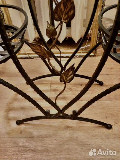 Подставка для цветов кованная