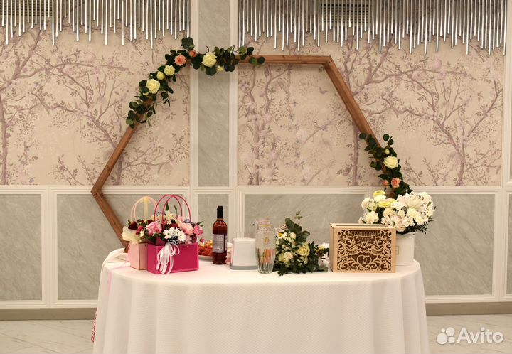 Свадебная арка, мольберт, семейный банк в аренду