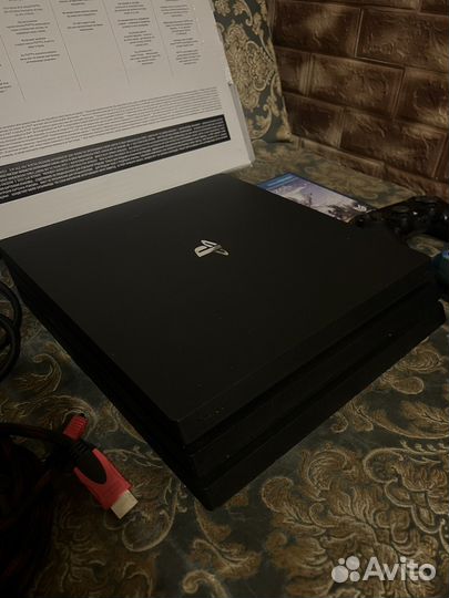 Sony PlayStation 4 Pro 1Tb с 2мя Джойстиками
