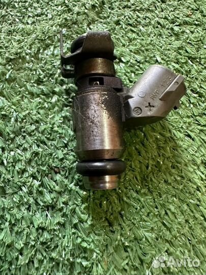 Форсунка топливная Volkswagen Golf MK 4 AEH 2005