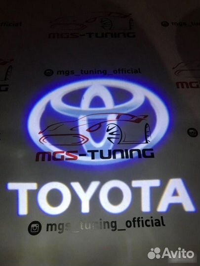 Проекция логотипа в дверь Toyota сине голубая