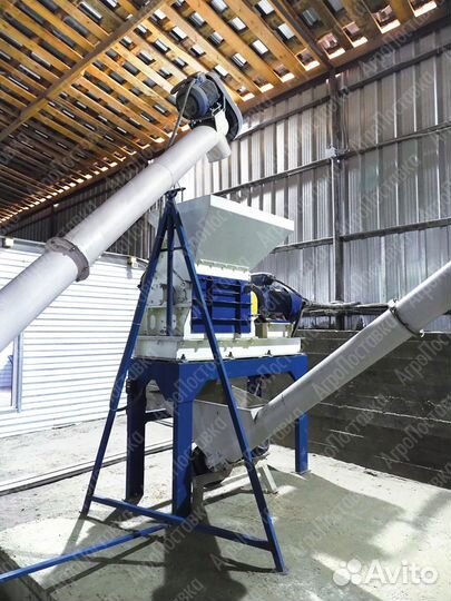 Шнековый транспортер зерна