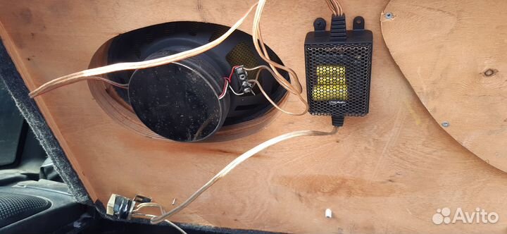 Акустическая полка+усилитель на ниву шевроле