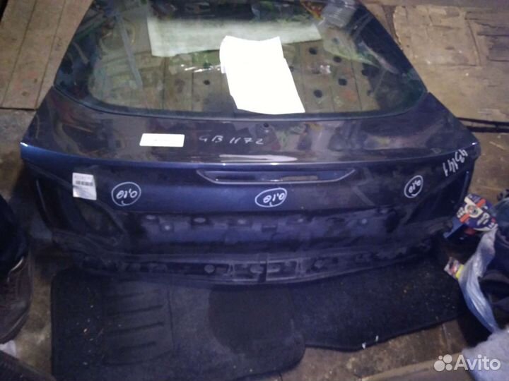 Задняя крышка багажника лифтбэк