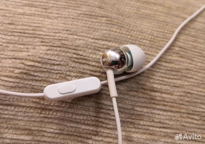 Наушники Sony с микрофоном