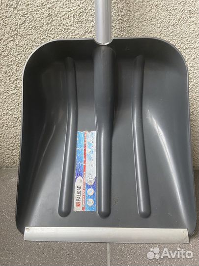 Лопата для снега небольшая