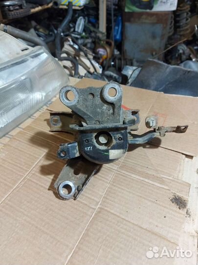 Подушка двигателя правая для Toyota Corolla 150