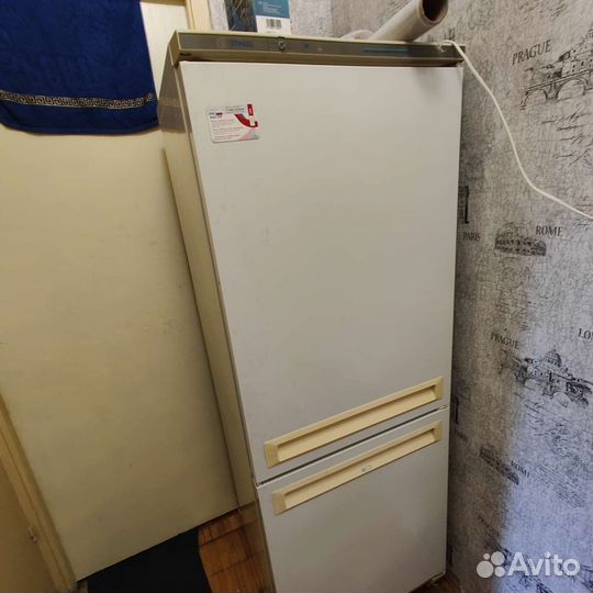 Холодильник бу полностью рабочий работает 100