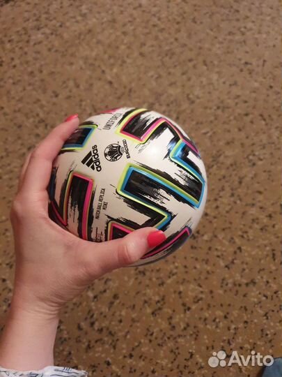 Футбольный мяч adidas