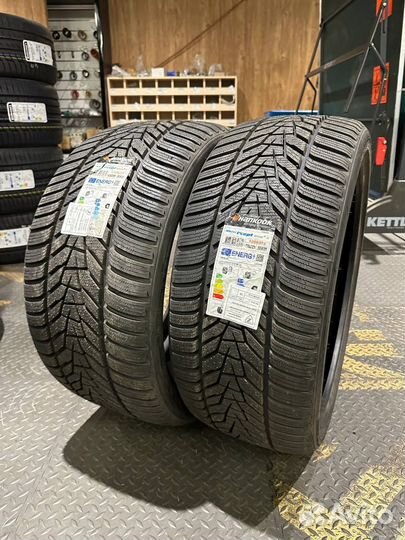 Hankook Winter I'Cept Evo 3 X W330A 265/35 R22 и 295/30 R22 102W