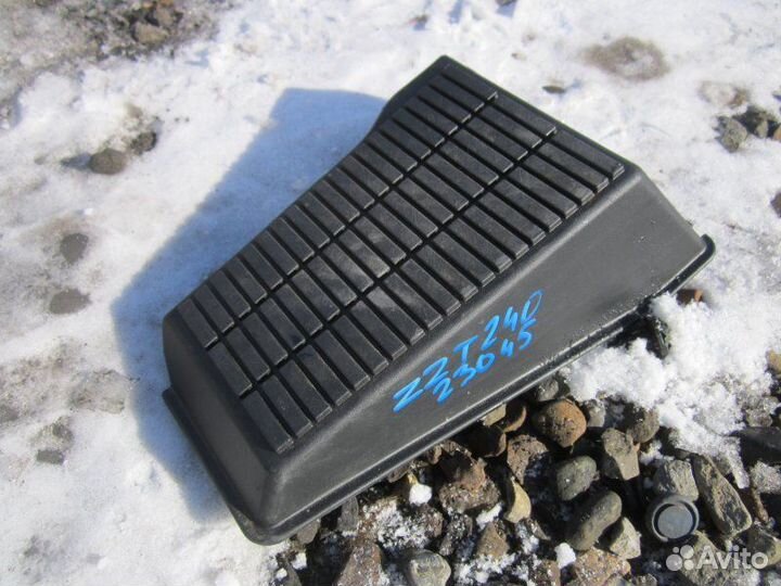 Подставка под ногу Toyota Allion ZZT240 1ZZ-FE