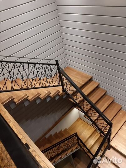 Лестница на металлическом каркасе