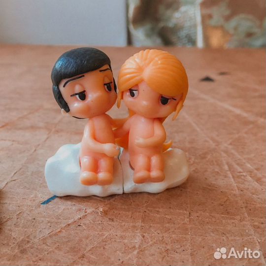 Фигурки парочки Love is