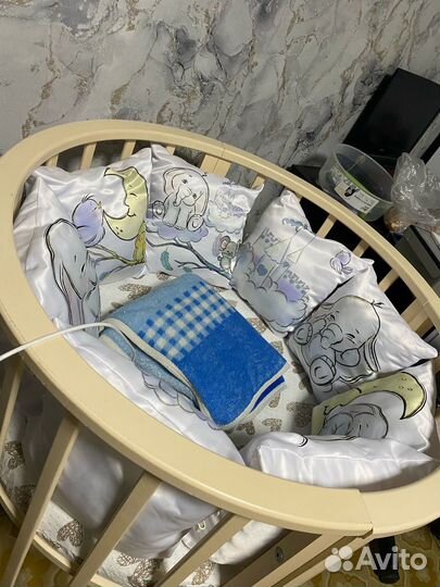 Кргулая кроватка