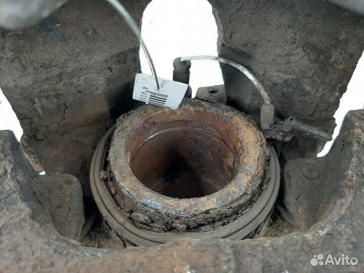 Суппорт передний правый Chrysler Crossfire 2005