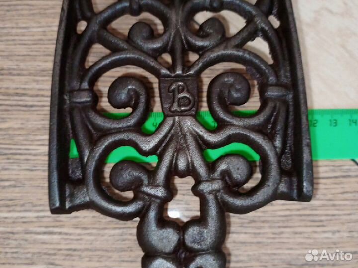 Чугунная подставка под утюг