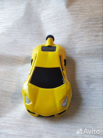 Бутылка машина желтая