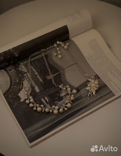 Комплект бижутерии (колье, серьги, брошь)