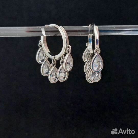 Изящное ожерелье и серьги с цирконами