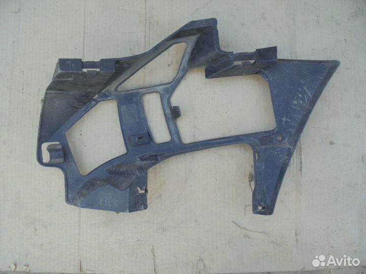 Кронштейн заднего бампера Peugeot 3008