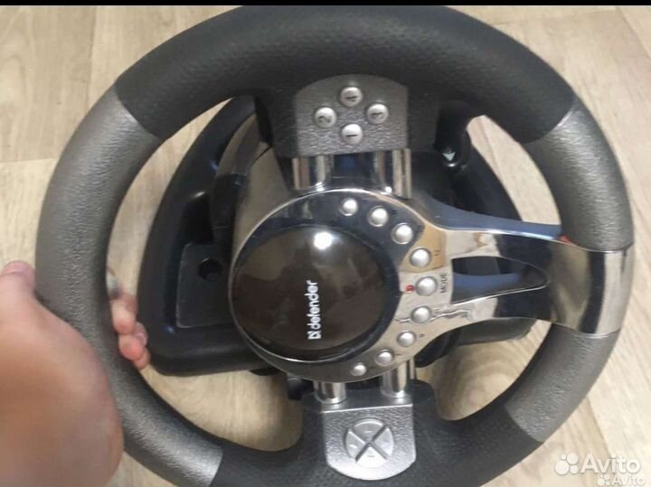 Игровой руль с педалями