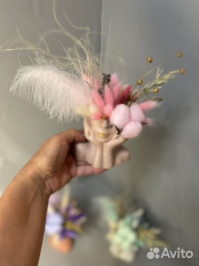 Кашпо из гипса с сухоцветами