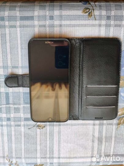 Продаю телефон honor 8S