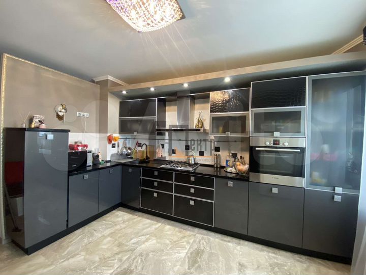 3-к. квартира, 112,8 м², 4/8 эт.