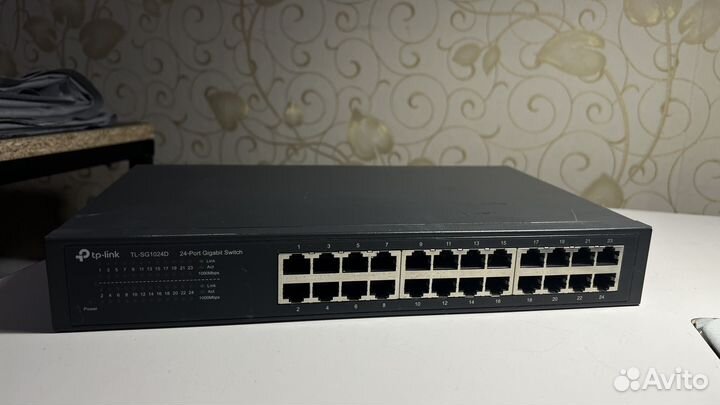 Коммутатор TP-Link TL-SG1024D