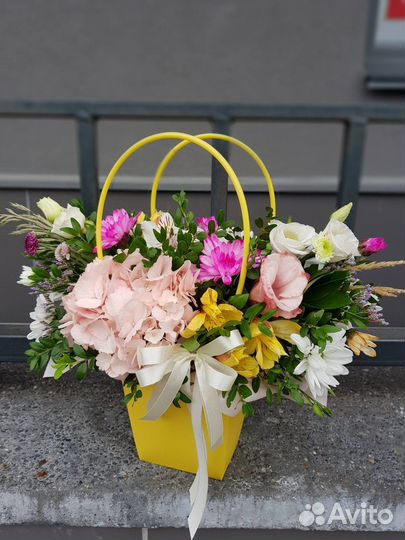 Цветочная композиция в сумочке Доставка