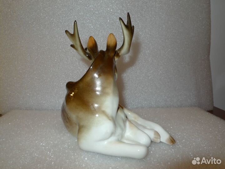 Фарфоровая фигурка