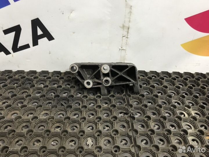 Кронштейн генератора Mercedes-Benz Atego