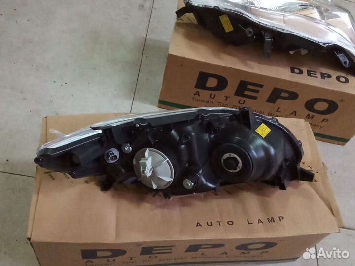 Фара новая ксенон toyota Corolla E 150