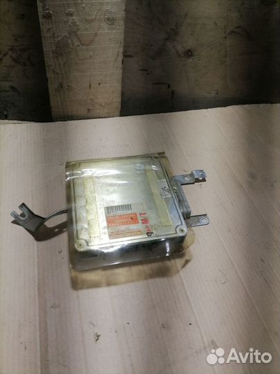 Блок управления двс Sprinter Carib AE90