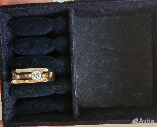 Кольцо с брильянтом