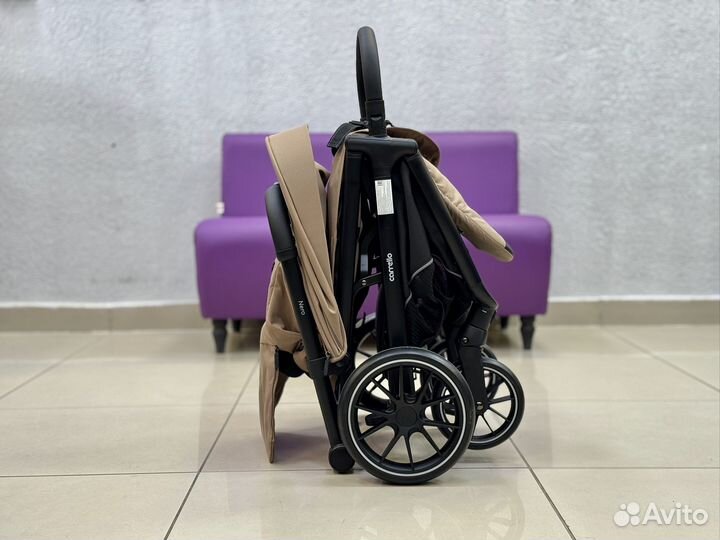 Прогулочная коляска Carrello Nero