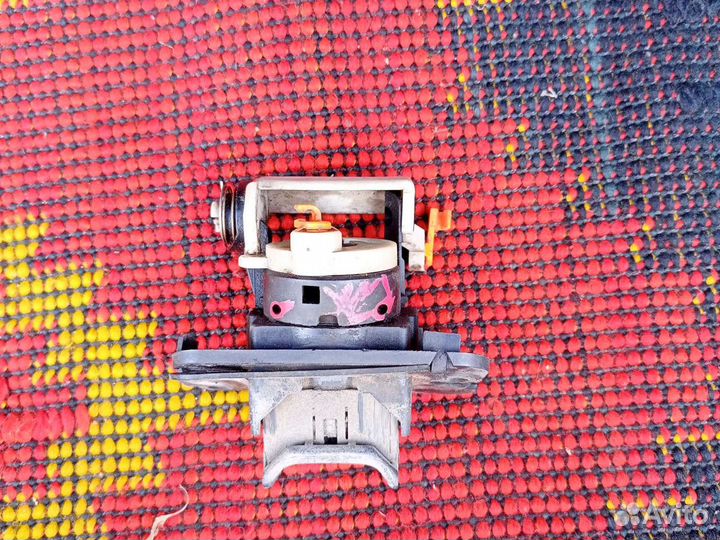 Личинка замка багажника Toyota Caldina