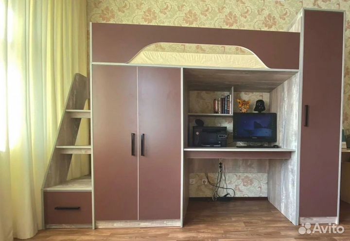 Кровать чердак со столом