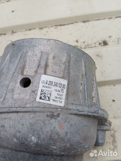 Опора двигателя правая Mercedes-Benz C 205 W205