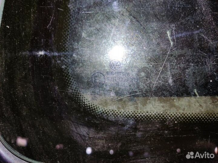 Стекло двери багажника Volkswagen Passat B4