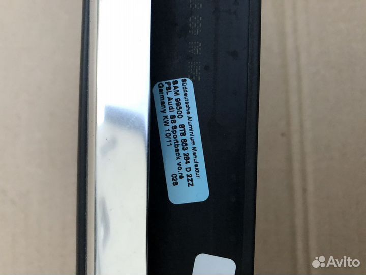 Молдинг стекла передний правый Audi A58T