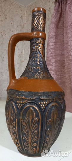 Глиняный кувшин старинный