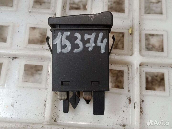 Кнопка аварийной сигнализации Audi А6 С4