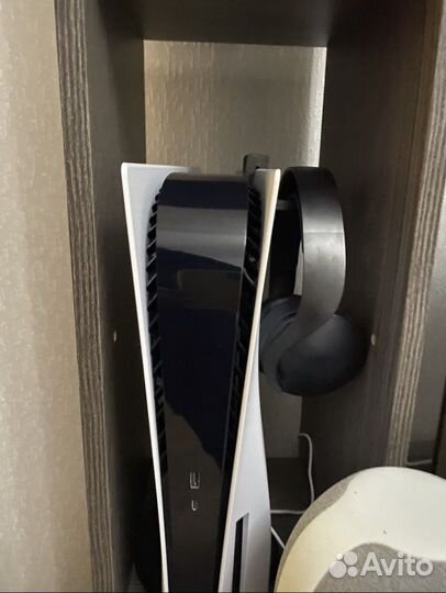 Подставки, вешалки, держатели под Playstation 5