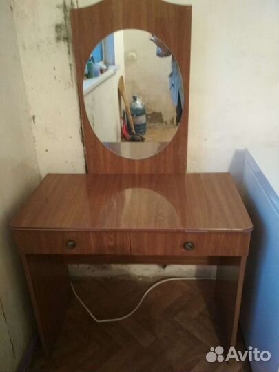 Трюмо с зеркалом