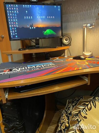 Продам угловой письменный стол