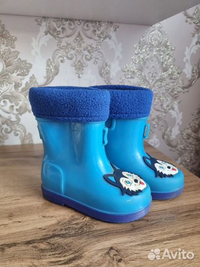 Детские вещи. Комбенизон. Ботинки. Сапоги