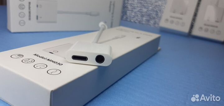 Переходник Apple Lightning 2в1 Зарядка + Наушники