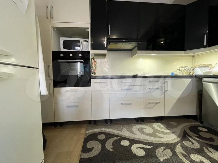 3-к. квартира, 96 м², 1/14 эт.