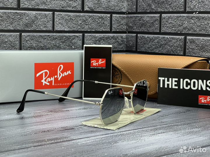 Солнцезащитные очки Ray-Ban